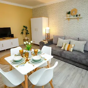 Apartman Parti Setany, Eger